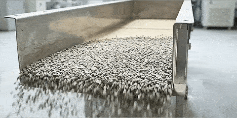Bulk material flow of vibrating conveyor Bulk material flow of vibrating conveyor