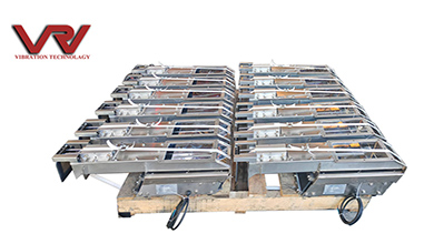 Small vibrating feeder driven by electromagnetic vibrator, convey powder granular and block materials accurately