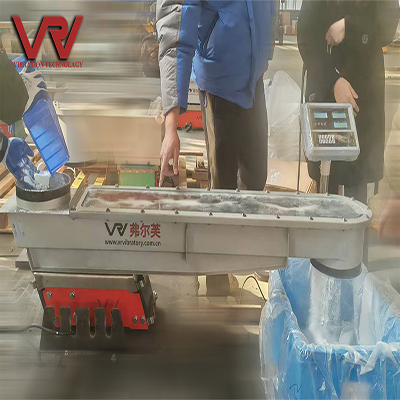 Electromagnetic vibrating feeder in powder conveying